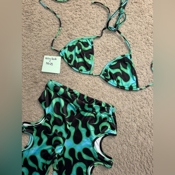 iHeartRaves Green and Black Fire Flames Two Piece Set - Picture 2 of 5